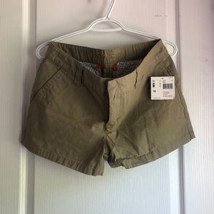 BNWT beige khaki shorts
